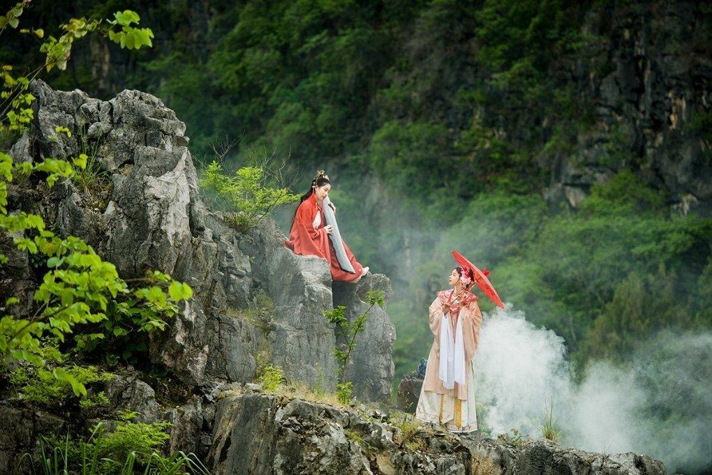 《你是我的荣耀》剧透,“乔晶晶”造型甜美,“于途”神秘感十足